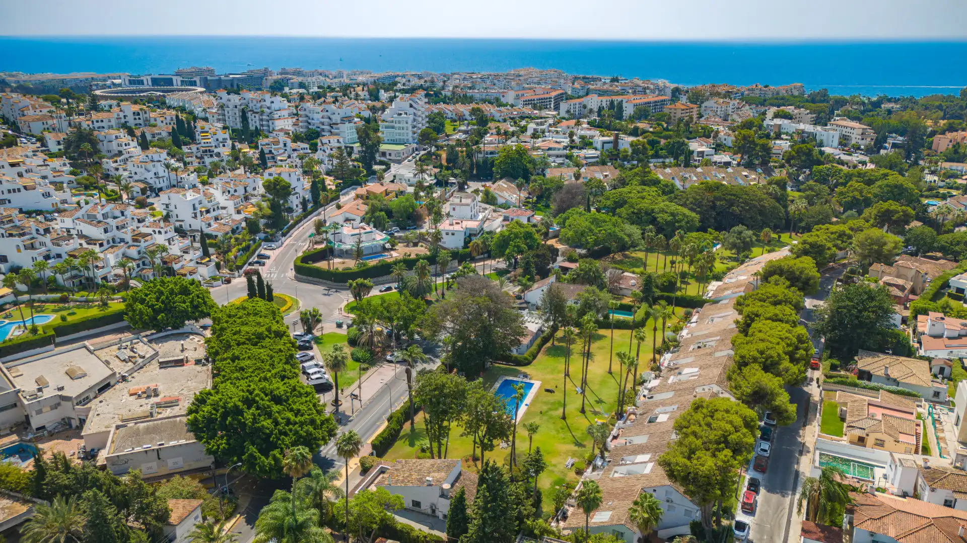 Vista exterior de Casa o chalet en venta en Marbella con Jardín privado, Terraza y Piscina