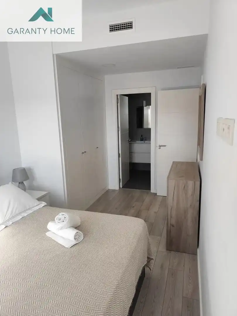 Habitación de Piso de alquiler en Vélez-Málaga con Aire acondicionado, Jardín privado y Terraza