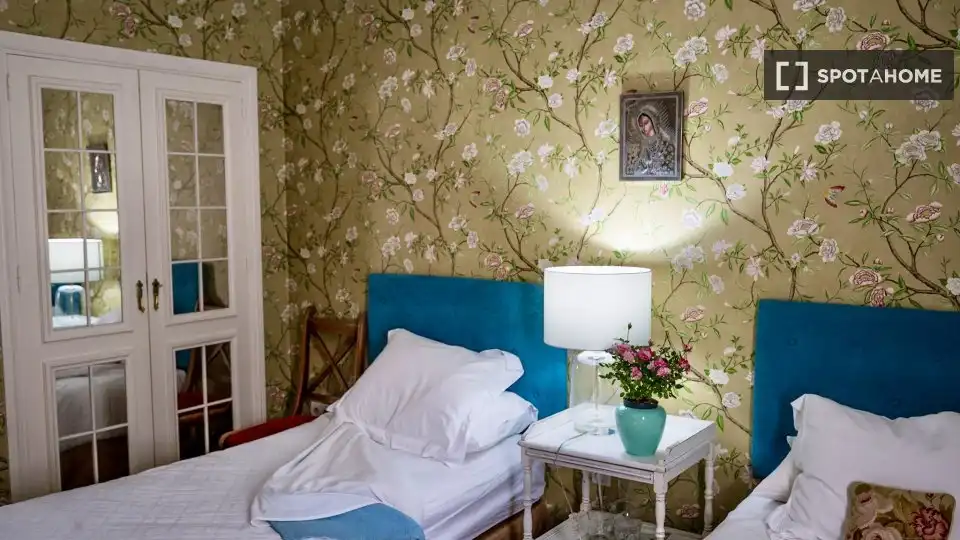 Bedroom of Apartments for share in Sevilla  with Air Conditioner, Heating and Terrace