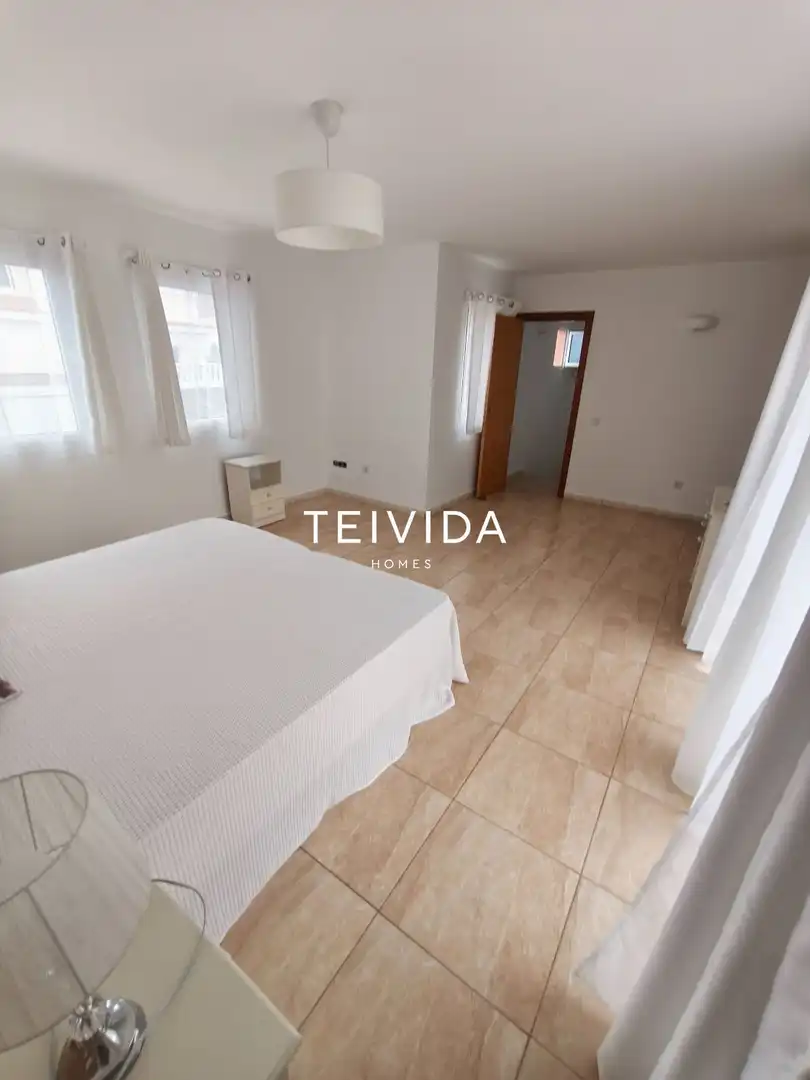 Habitación de Casa adosada en venta en Adeje con Aire acondicionado, Terraza y Trastero