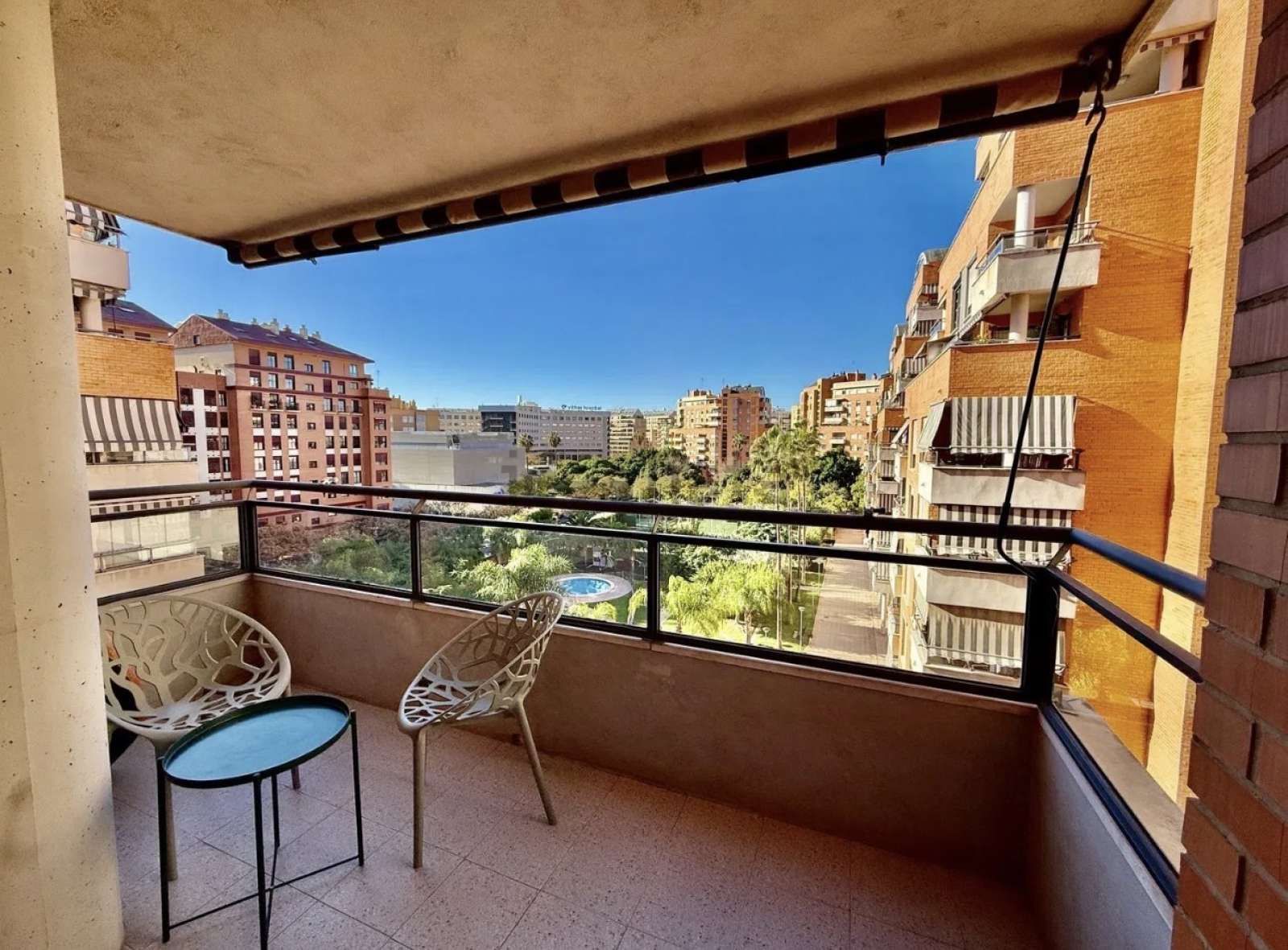 Balcony of Apartment to share in  Valencia Capital  with Air Conditioner, Heating and Terrace