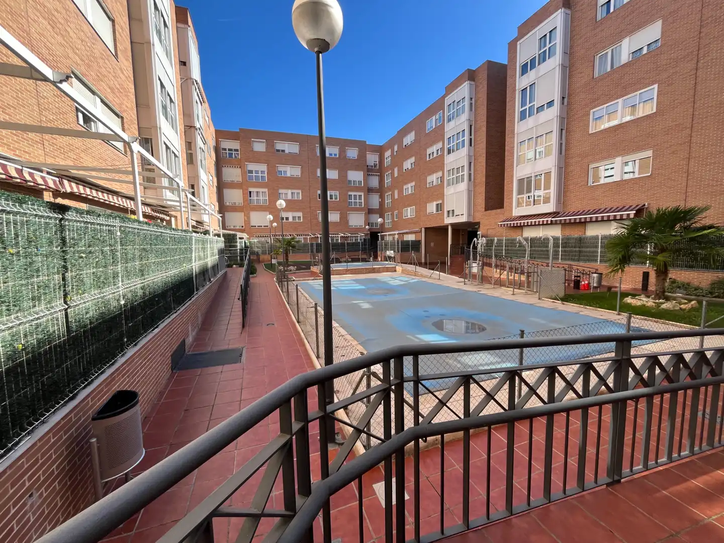 Exterior view of Flat for sale in Torrejón de Ardoz  with Air Conditioner, Heating and Private garden