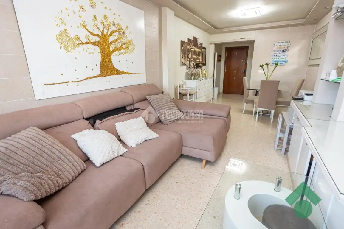 Sala d'estar de Pis en venda en Algeciras amb Balcó