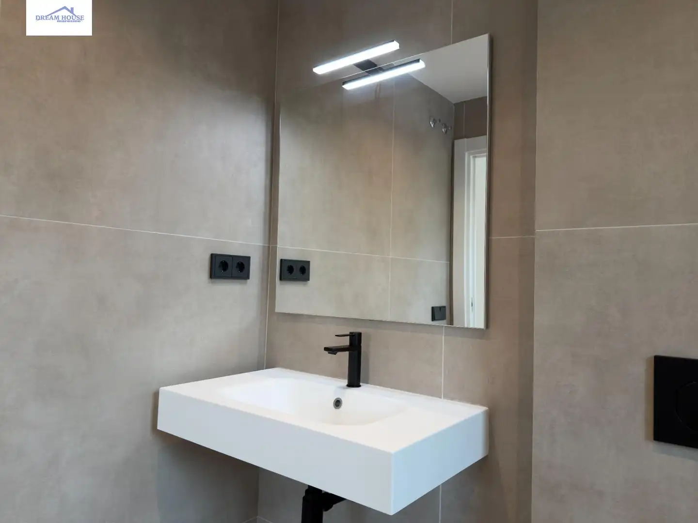 Badezimmer von Dachboden zum Verkauf in Alella mit Klimaanlage, Heizung und Terrasse
