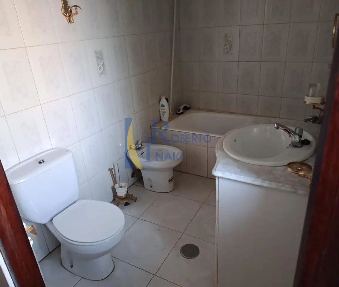 Bany de Casa o xalet en venda en Algadefe amb Calefacció i Jardí privat