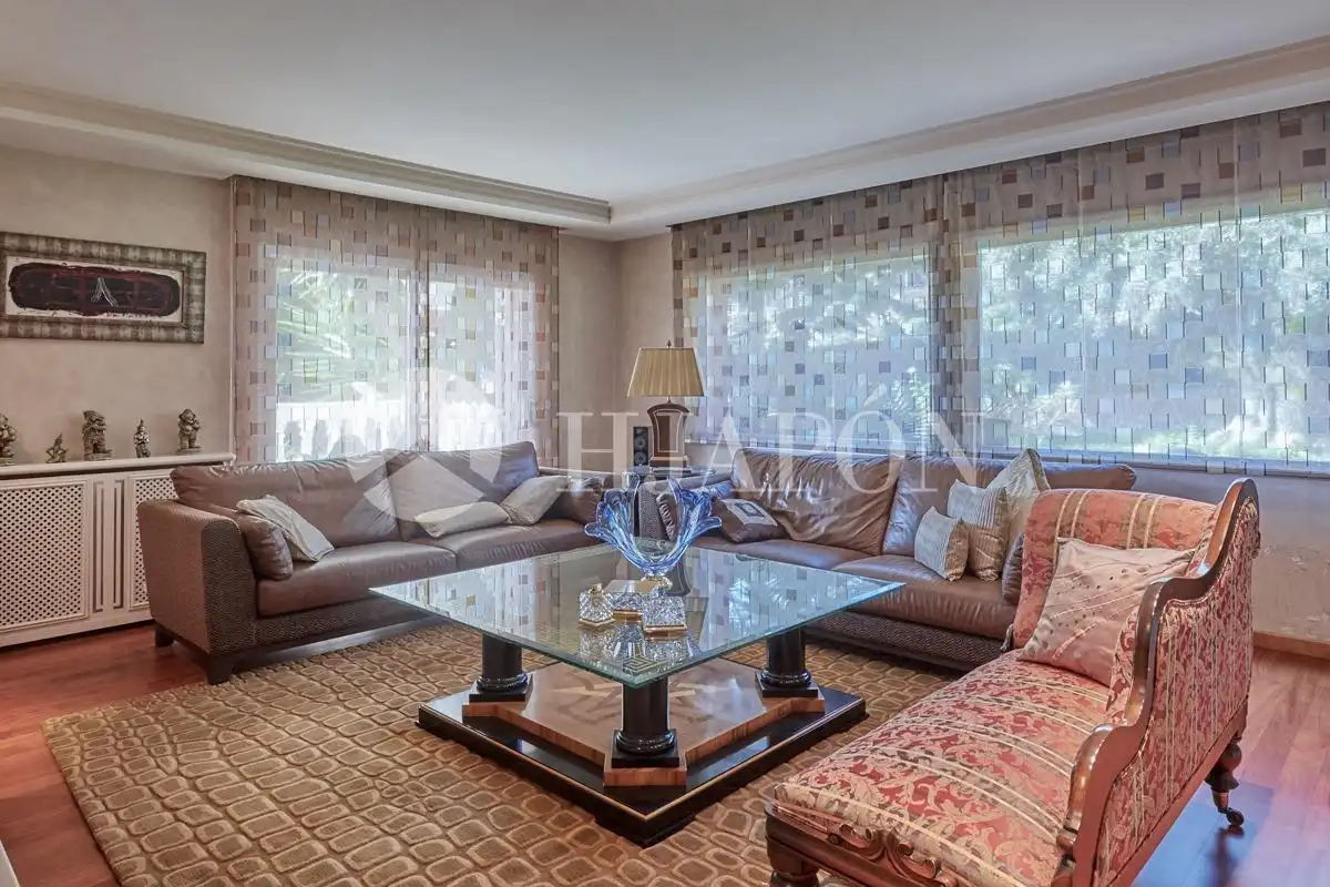 Sala d'estar de Casa o xalet en venda en Alella amb Aire condicionat, Calefacció i Jardí privat