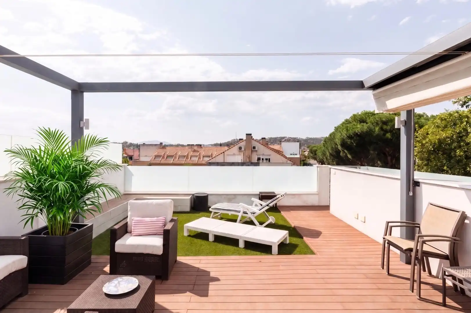 Terrasse von Einfamilien-Reihenhaus zum Verkauf in Torrelodones mit Heizung, Privatgarten und Gemeinschaftspool
