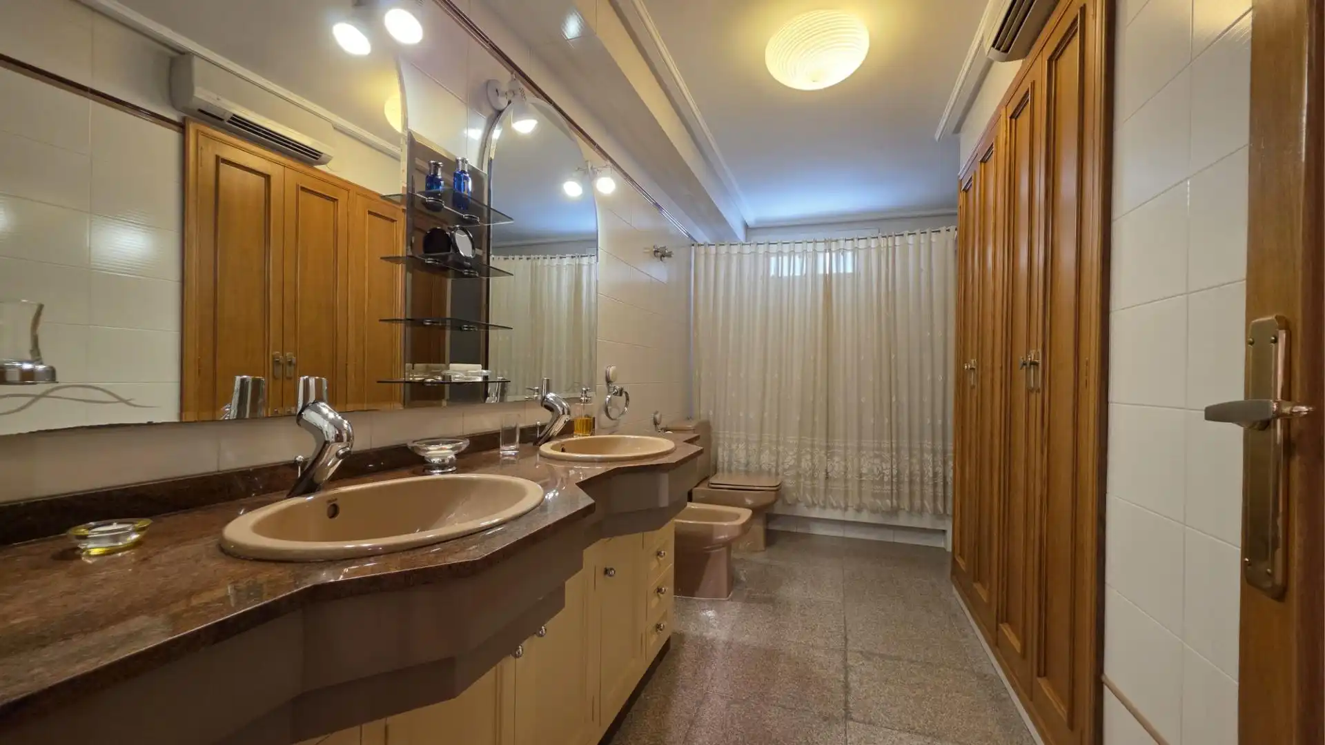 Bathroom of Houses for sale in Elche / Elx  with Air Conditioner, Private garden and Parquet flooring