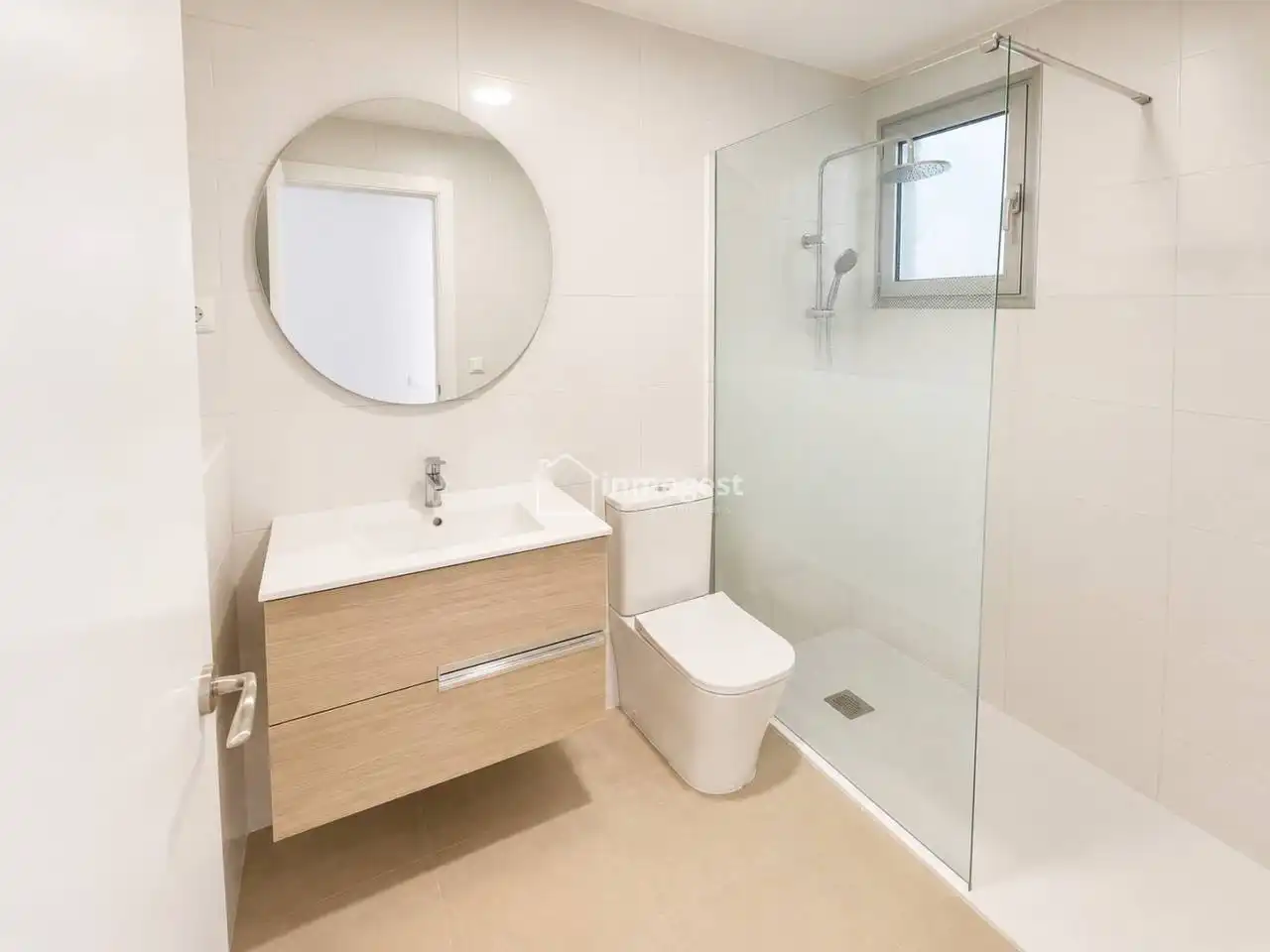 Bathroom of Duplexes for sale in Salt  with Parquet flooring, Terrace and Balcony