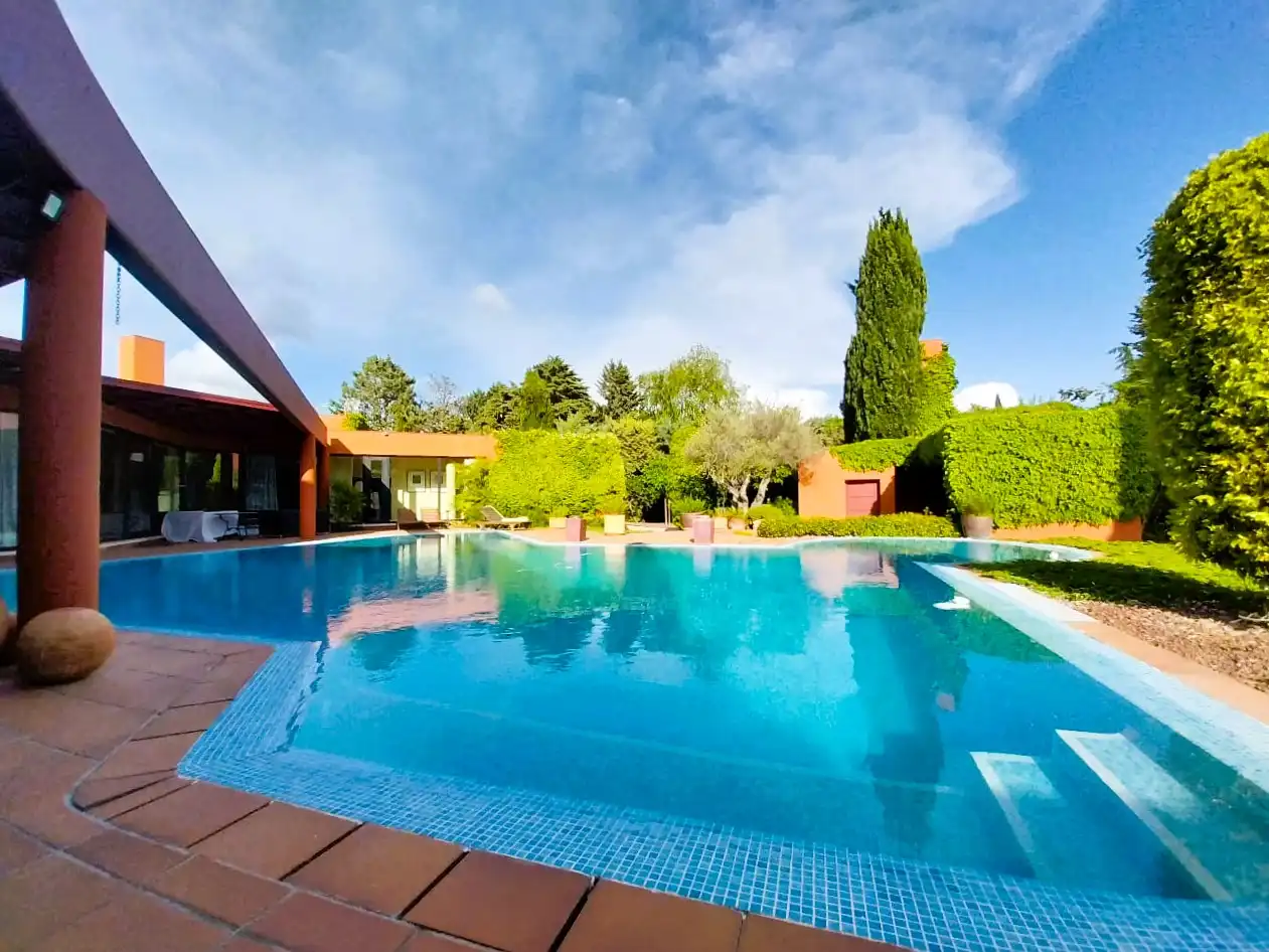 Piscina de Casa o chalet en venta en Pozuelo de Alarcón con Aire acondicionado, Calefacción y Jardín privado
