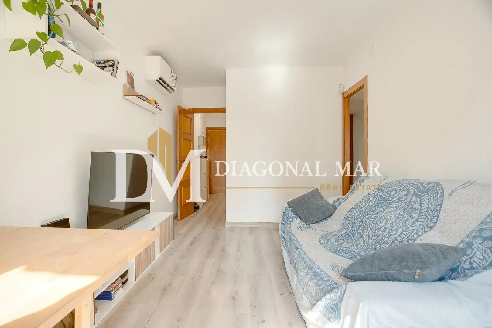 Sala d'estar de Pis en venda en Barcelona amb Aire condicionat, Moblat i Balcó