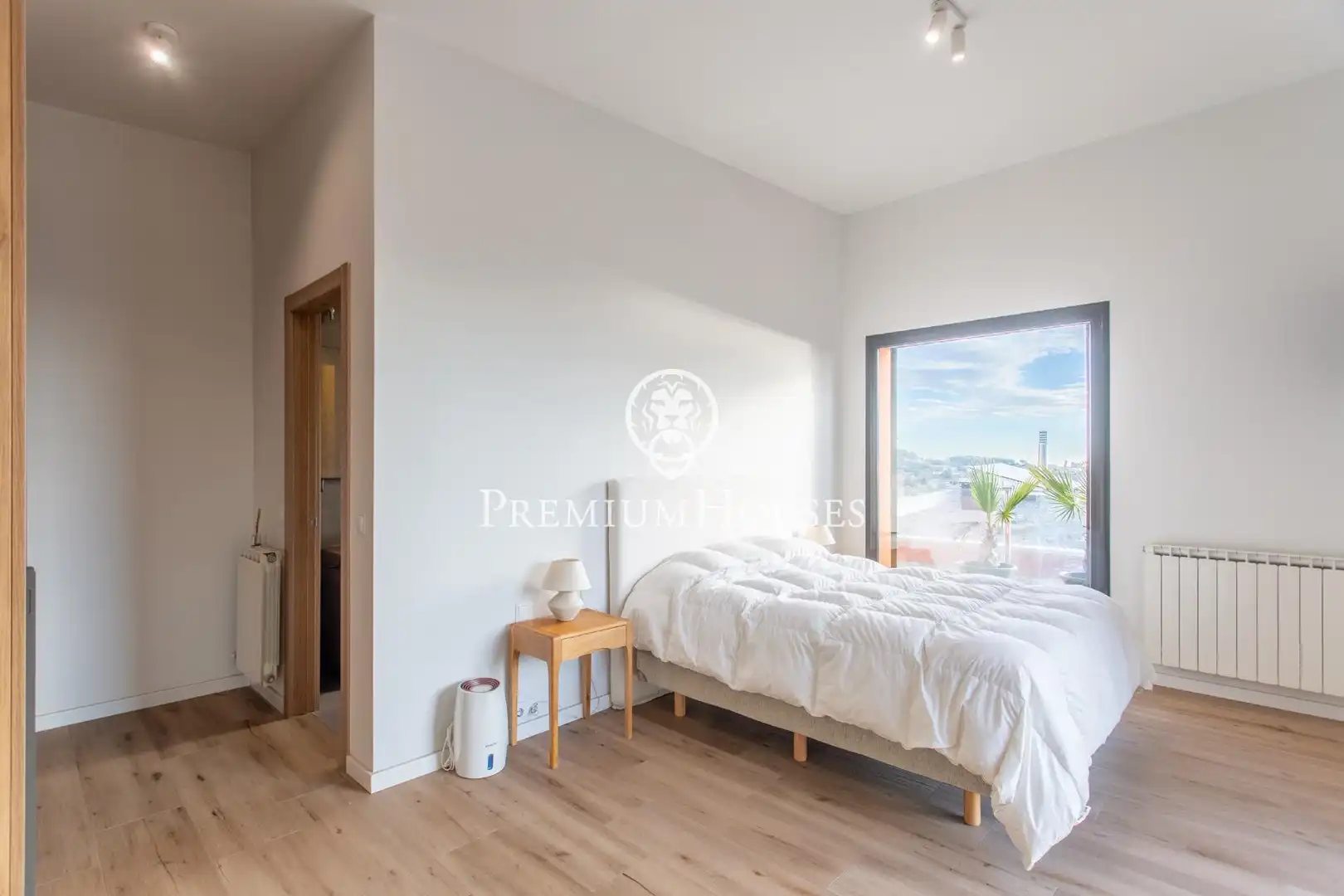 Dormitori de Casa o xalet en venda en Mataró amb Aire condicionat, Parquet i Piscina