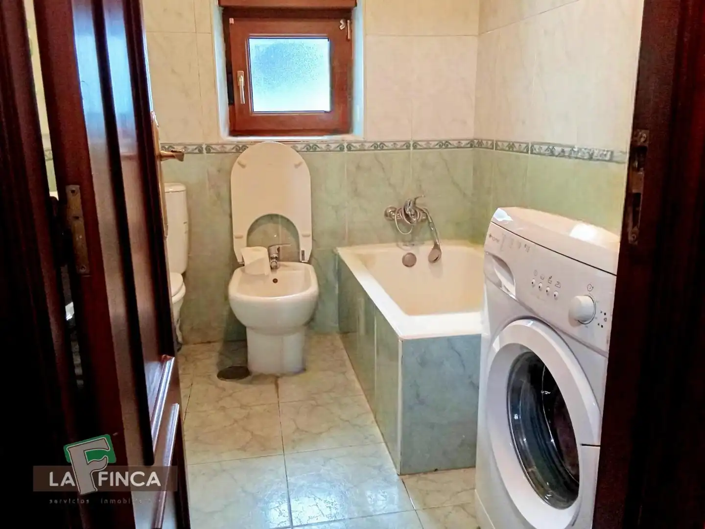 Baño de Casa o chalet en venta en Oviedo  con Calefacción, Terraza y Trastero
