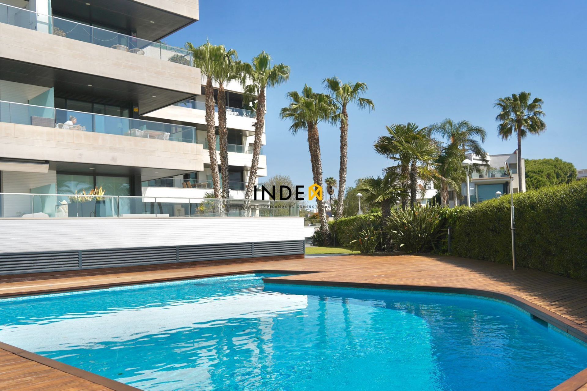 Piscina de Pis en venda en Vilanova i la Geltrú amb Aire condicionat, Terrassa i Moblat