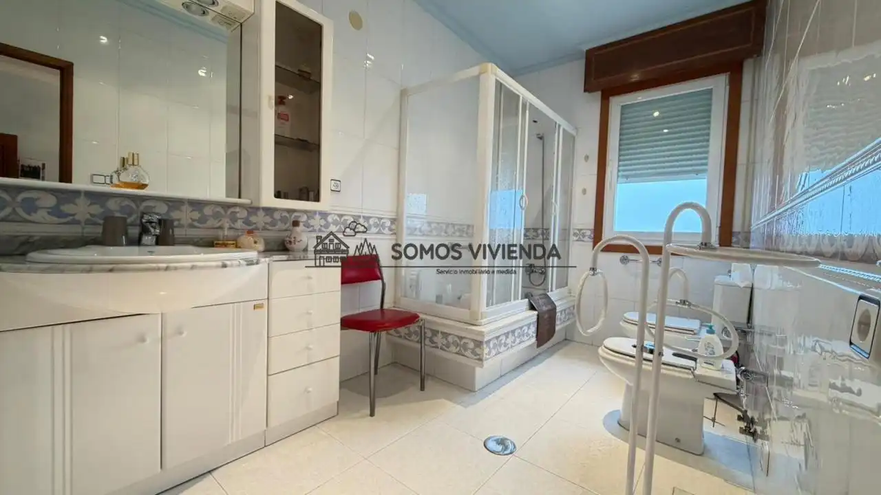Bathroom of Houses for sale in Ourense Capital   with Heating, Private garden and Terrace