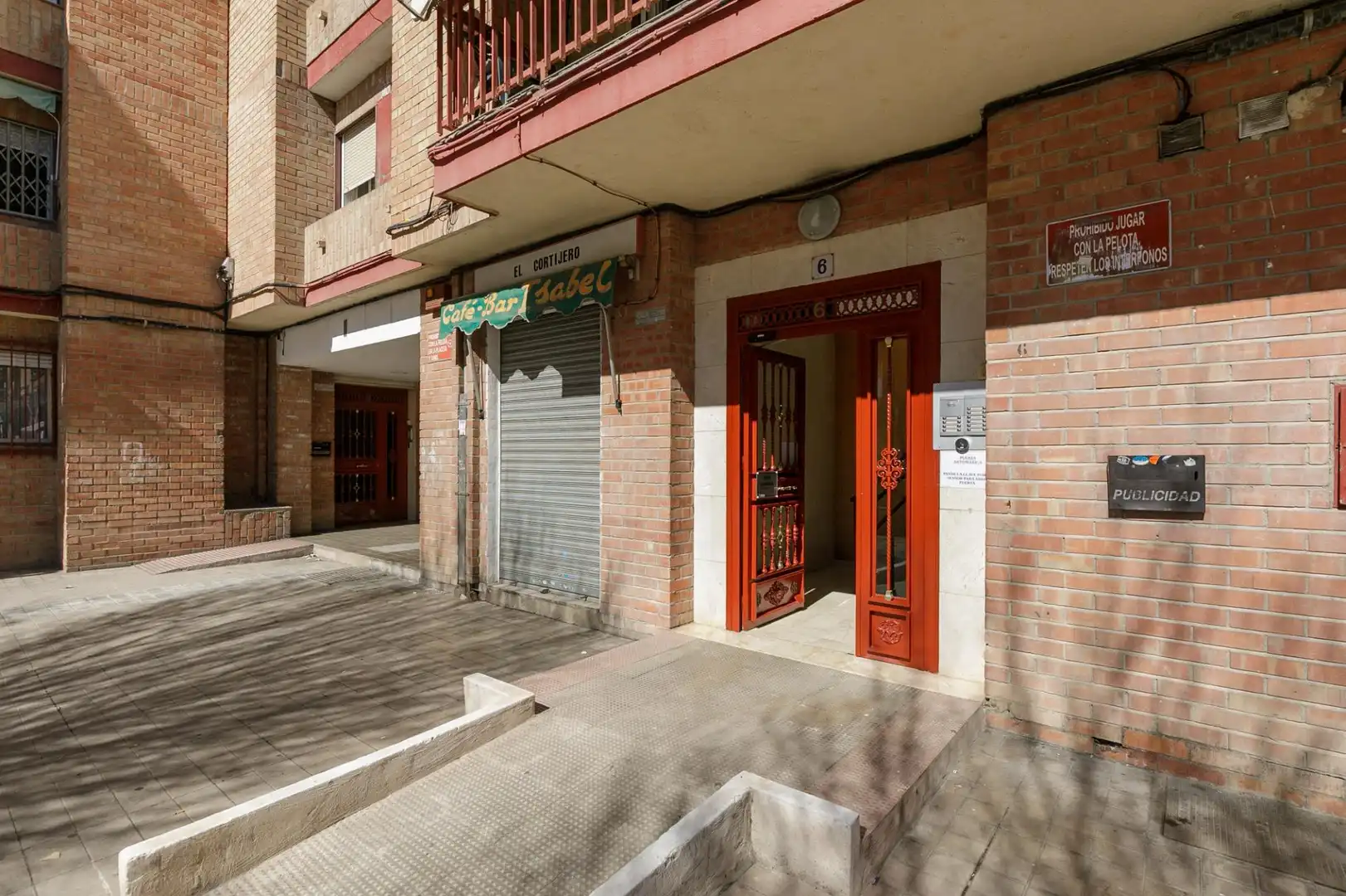 Vista exterior de Piso en venta en Granada con Aire acondicionado y Terraza