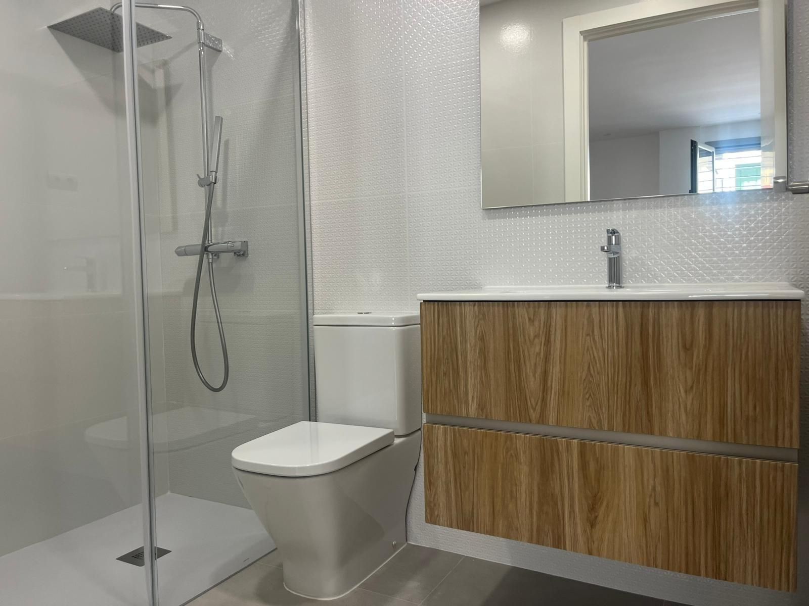 Baño de Piso en venta en Sabadell con Calefacción, Parquet y Balcón