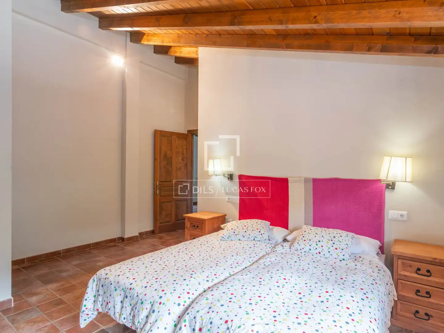 Dormitori de Finca rústica en venda en Málaga amb Jardí privat, Terrassa i Traster