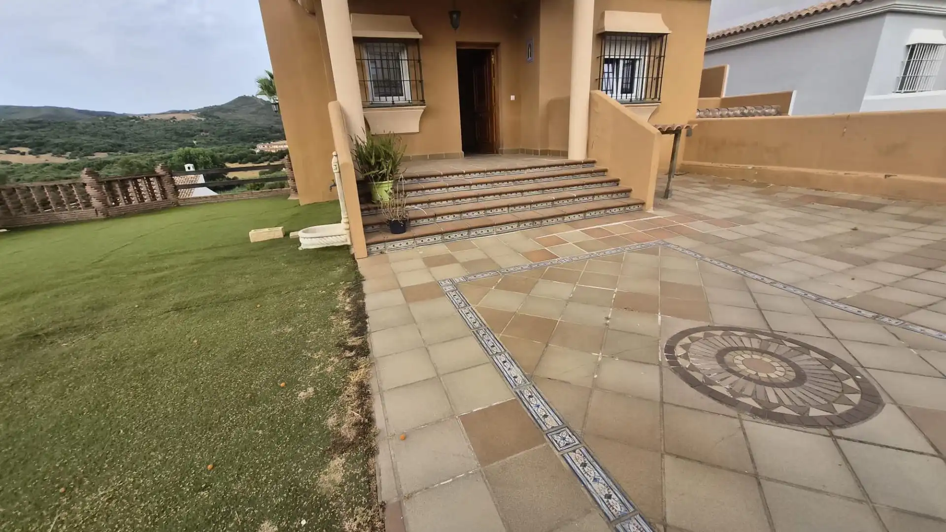 Terrassa de Casa o xalet en venda en Algeciras amb Calefacció, Jardí privat i Terrassa