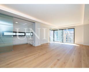 Living room of Flat for sale in  Madrid Capital  with Air Conditioner, Swimming Pool and Balcony