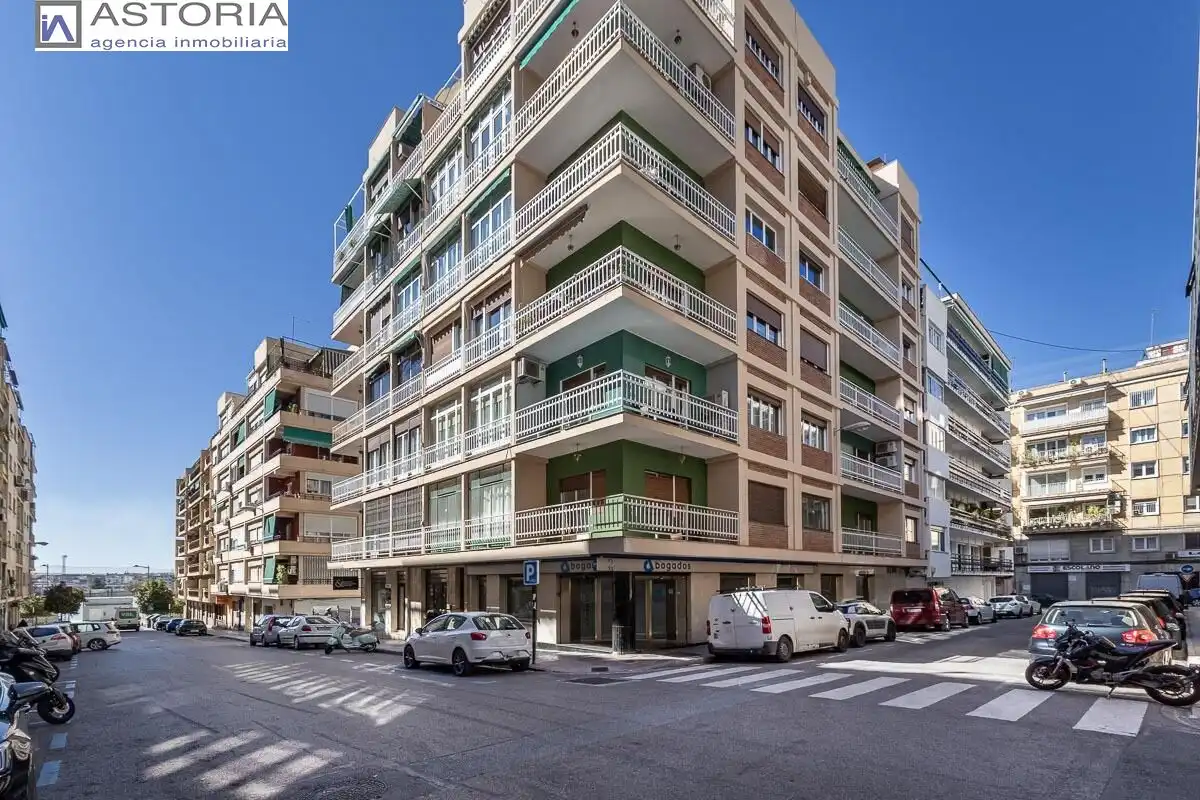 Piso con ascensor en venta en MARIA LUISA DE DIOS 4