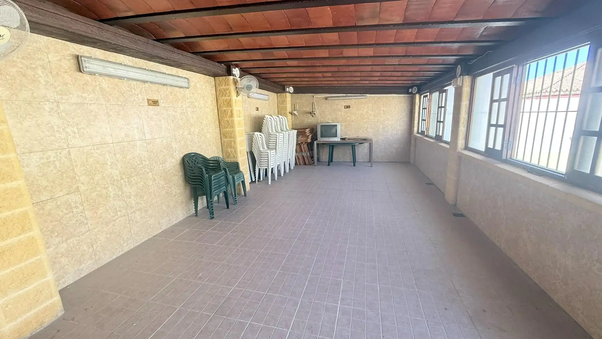 Terrassa de Casa o xalet en venda en Chiclana de la Frontera amb Jardí privat, Terrassa i Traster
