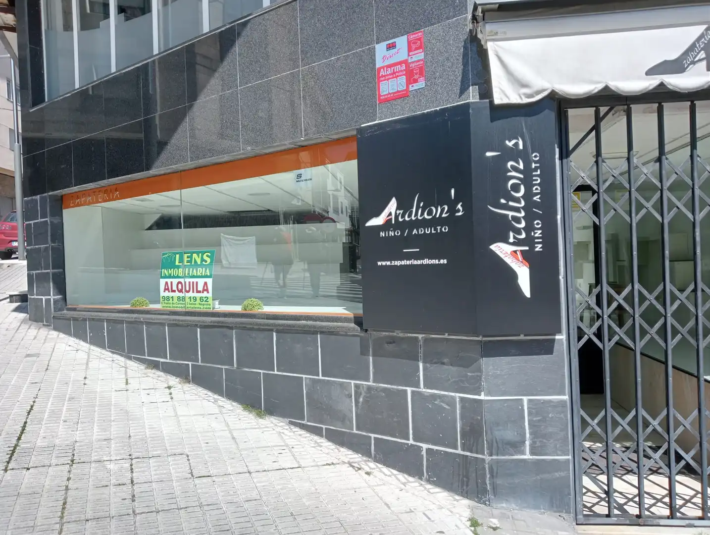 Commercial properties for rent in Avenida Santiago, 17, Negreira