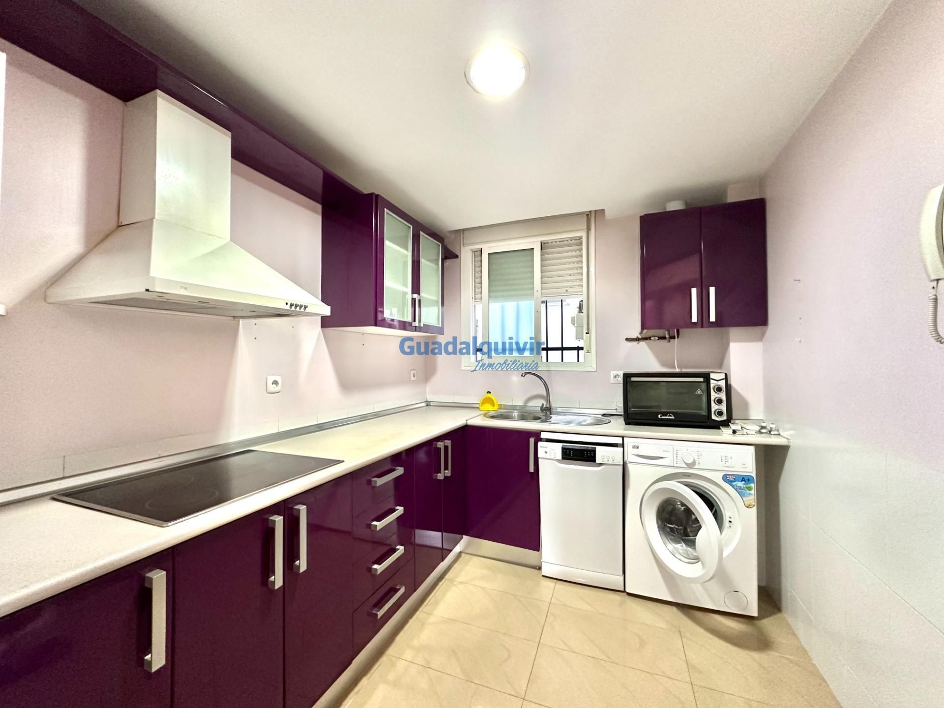 Cuina de Pis de lloguer en  Sevilla Capital amb Aire condicionat i Terrassa