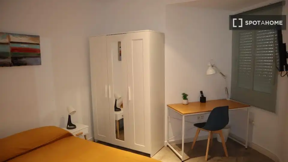 Habitación de Piso de alquiler en Sevilla con Aire acondicionado, Calefacción y Amueblado