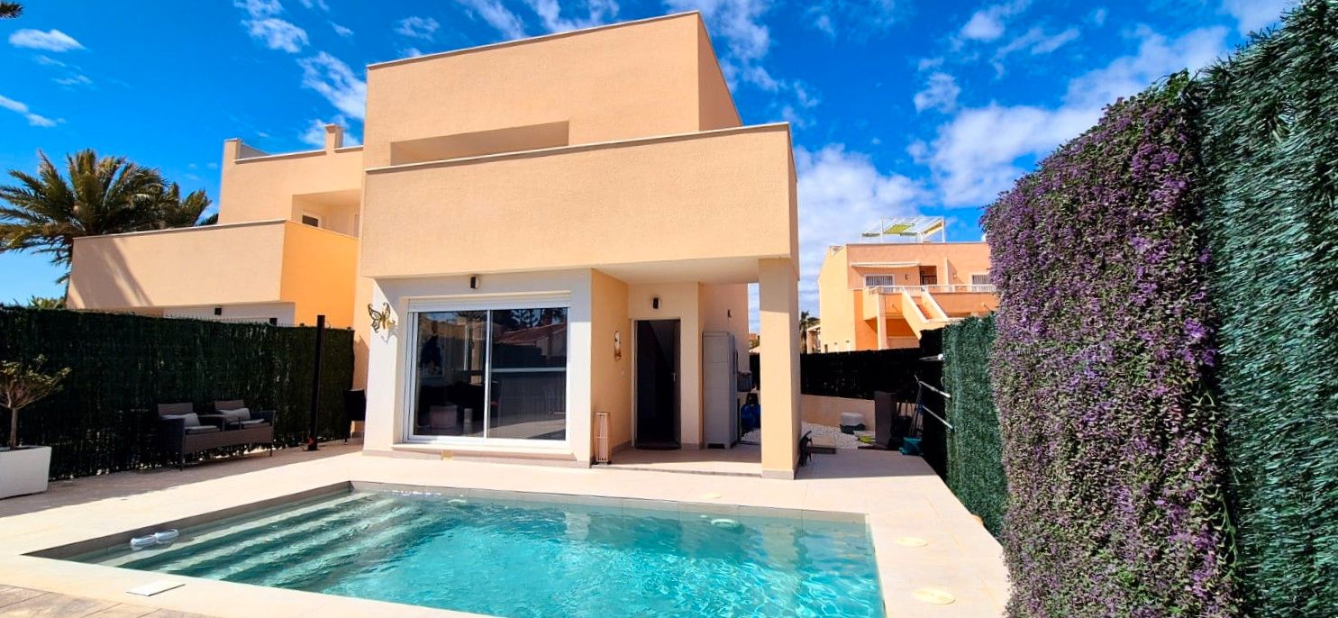 Vista exterior de Casa o xalet en venda en Cartagena amb Aire condicionat, Calefacció i Jardí privat