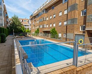 Swimming pool of Flat for sale in  Madrid Capital  with Air Conditioner, Heating and Private garden