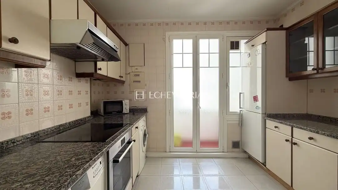 Cocina de Piso en venta en Getxo  con Calefacción, Trastero y Balcón