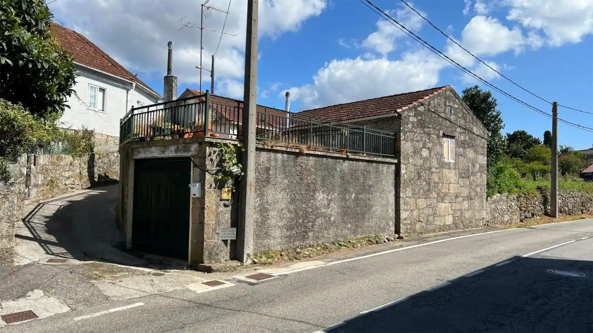 Vista exterior de Planta baixa en venda en Poio amb Jardí privat