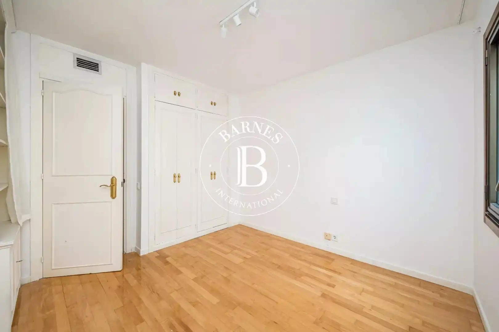Bedroom of Flat for rent in Madrid  with Air Conditioner, Heating and Private garden