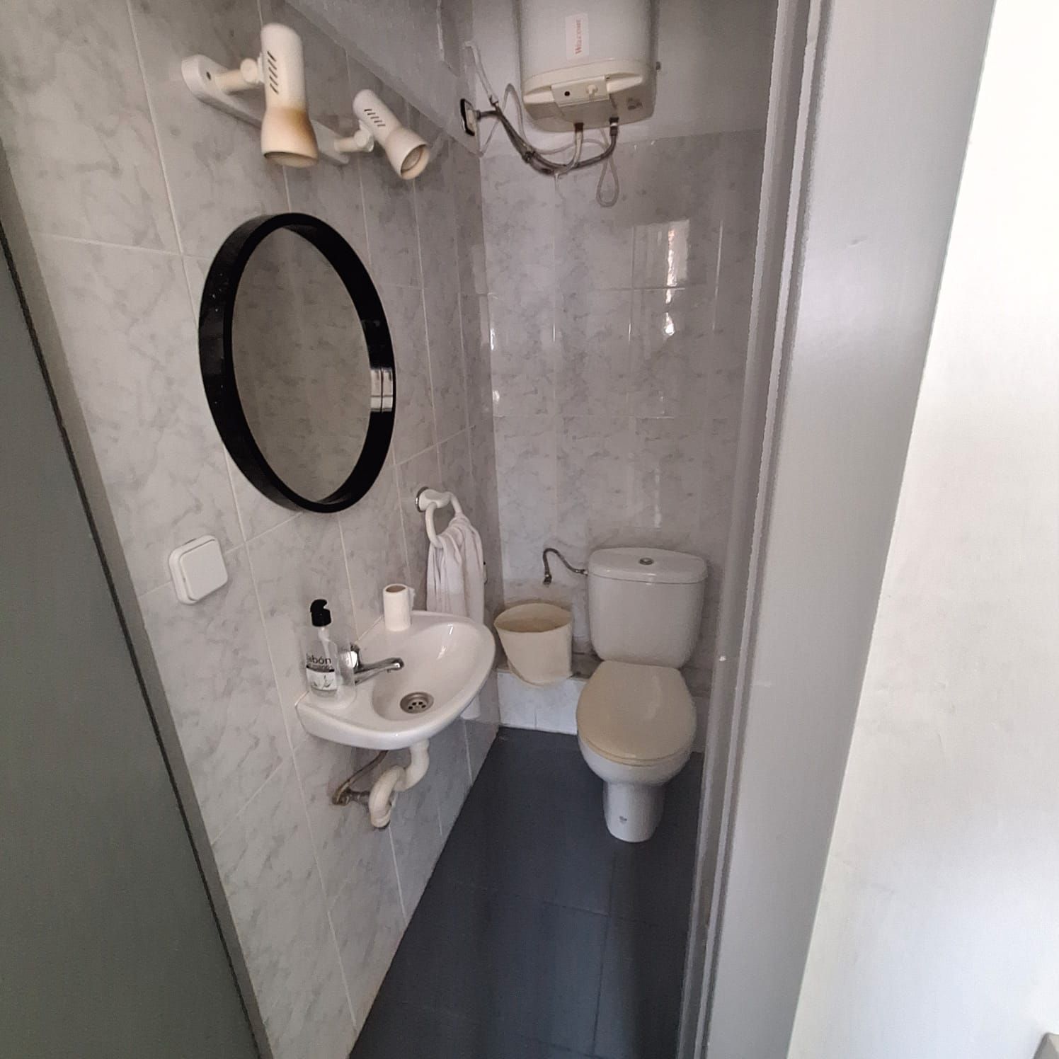 Bany de Pis en venda en  Barcelona Capital amb Alarma