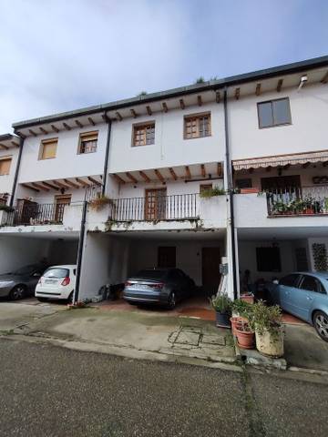 Casa adosada en Venta en Mucientes