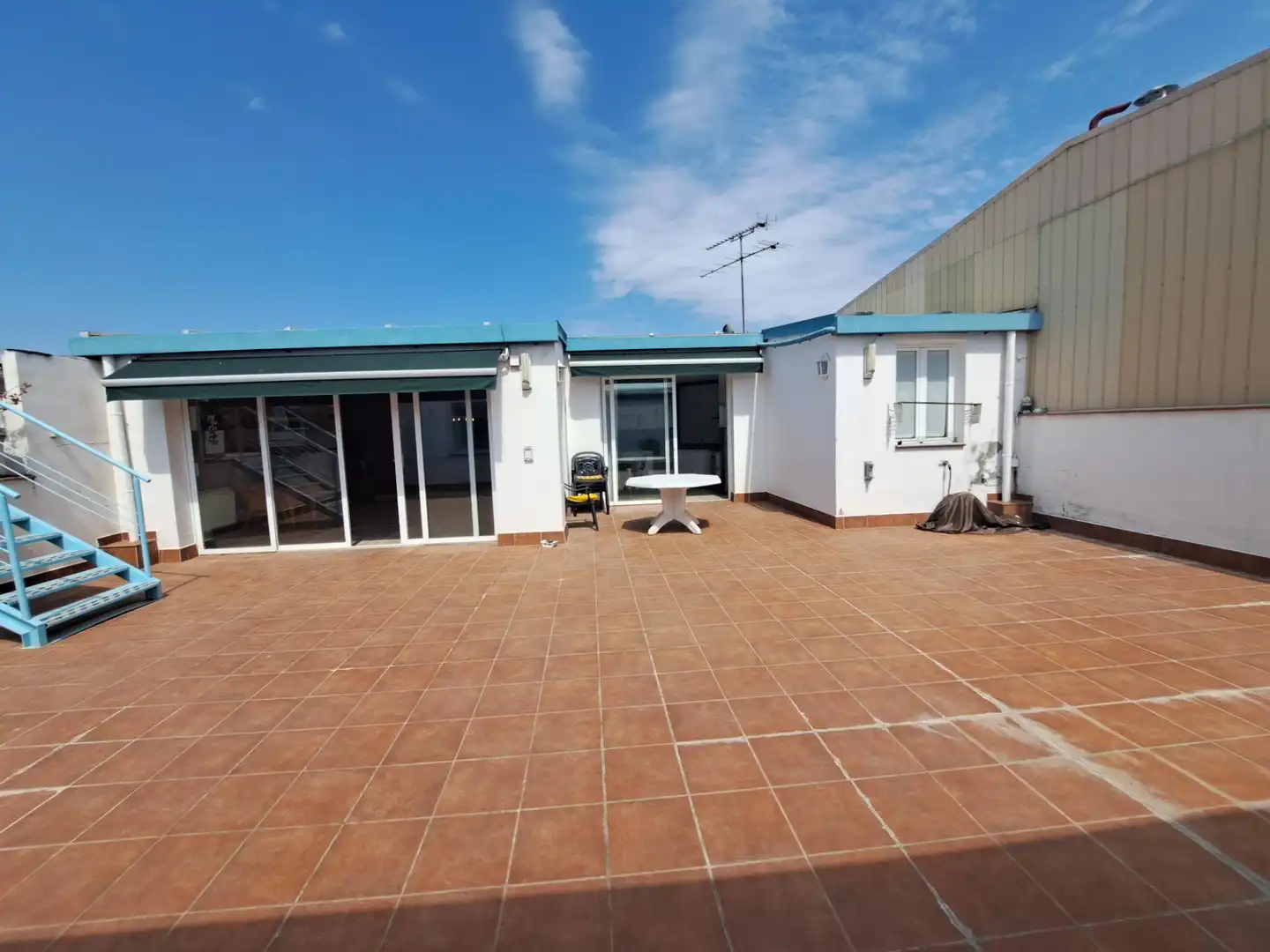 Vista exterior de Casa o xalet en venda en Golmés amb Terrassa i Moblat