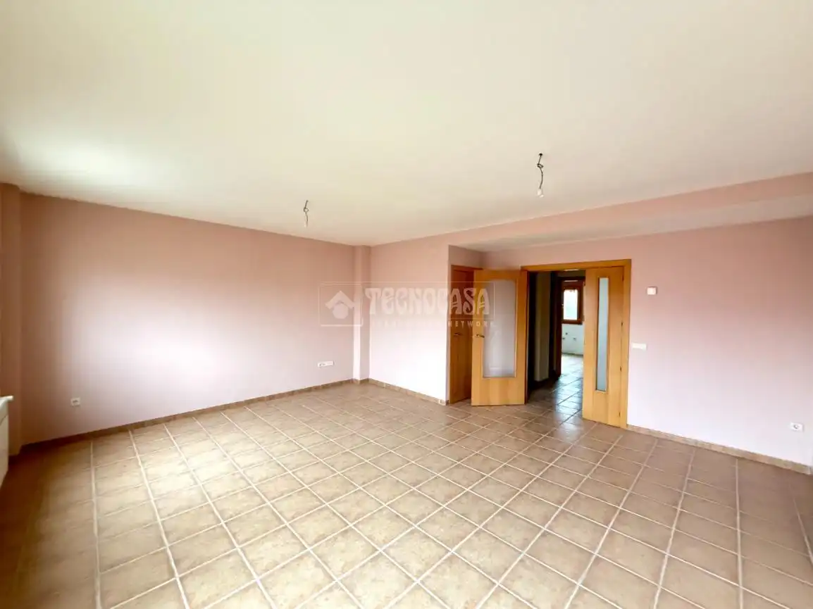 Sala d'estar de Casa adosada en venda en Sigüenza amb Aire condicionat i Calefacció