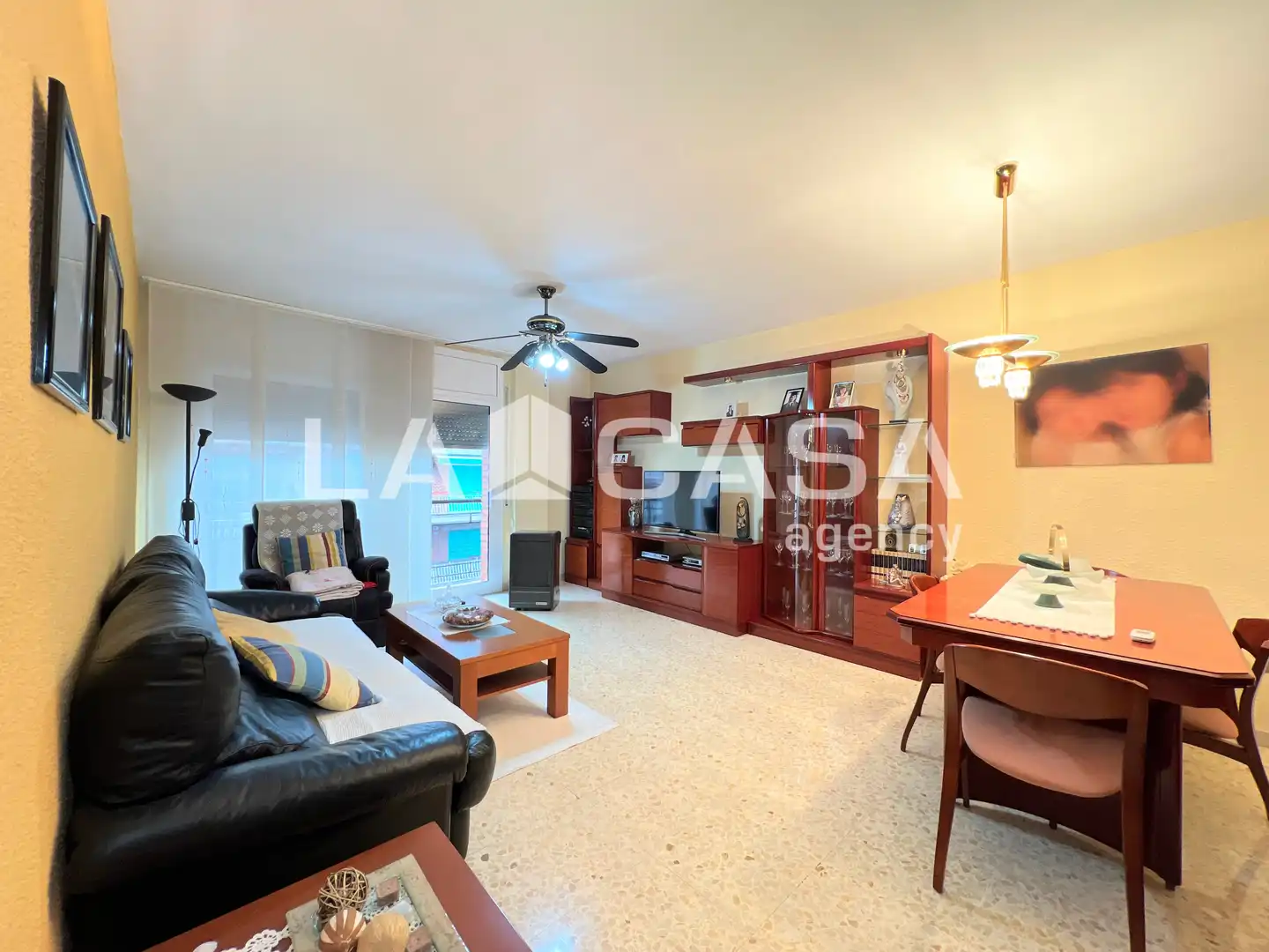 Sala de estar de Dúplex en venta en Santa Coloma de Gramenet con Calefacción, Terraza y Balcón