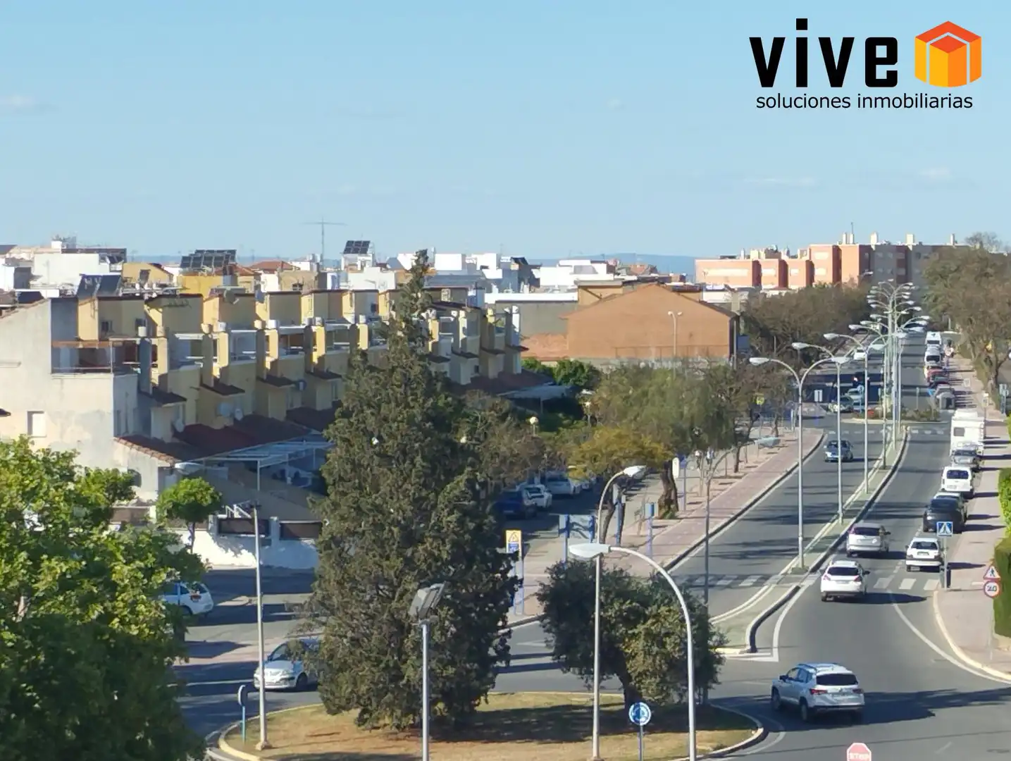 Vista exterior de Piso en venta en Mairena del Aljarafe con Aire acondicionado y Balcón