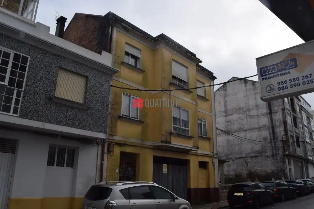 Vista exterior de Edificio en venta en A Estrada 