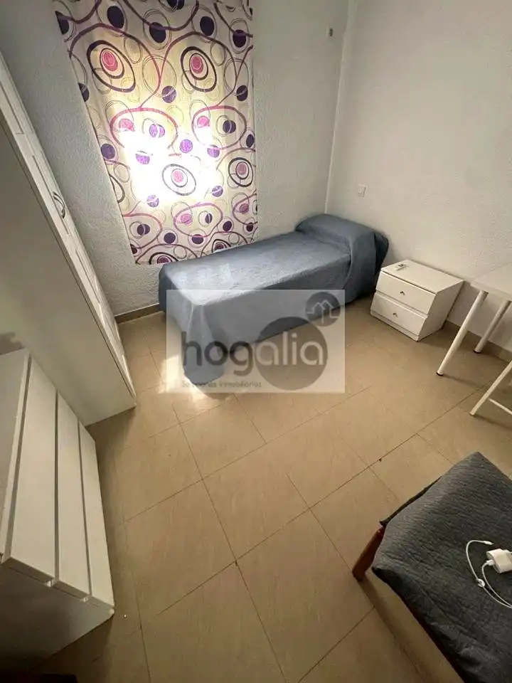 Habitación de Piso de alquiler en Sevilla con Aire acondicionado y Amueblado