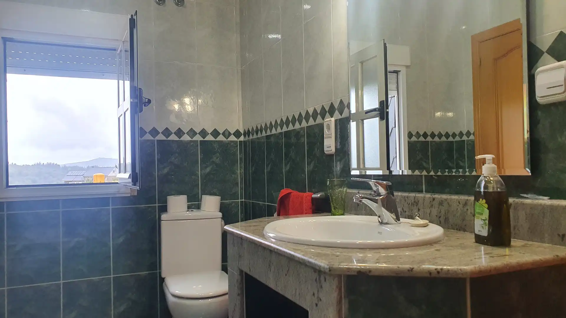 Baño de Casa o chalet en venta en Vega de Espinareda con Calefacción, Jardín privado y Terraza