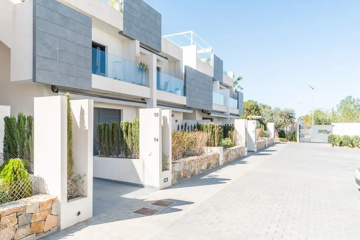 Vista exterior de Apartamento en venta en Torrevieja con Aire acondicionado, Amueblado y Piscina comunitaria