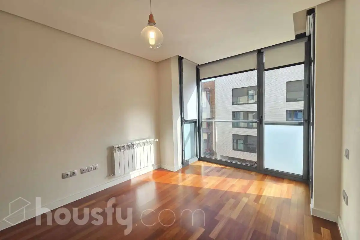 Bedroom of Flat for rent in Madrid  with Air Conditioner, Heating and Storage room