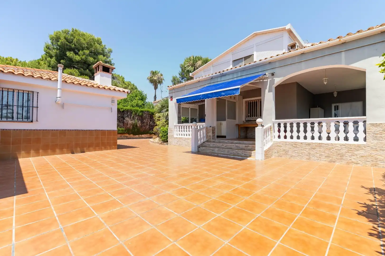 Vista exterior de Casa o chalet en venta en Montserrat con Aire acondicionado, Jardín privado y Terraza