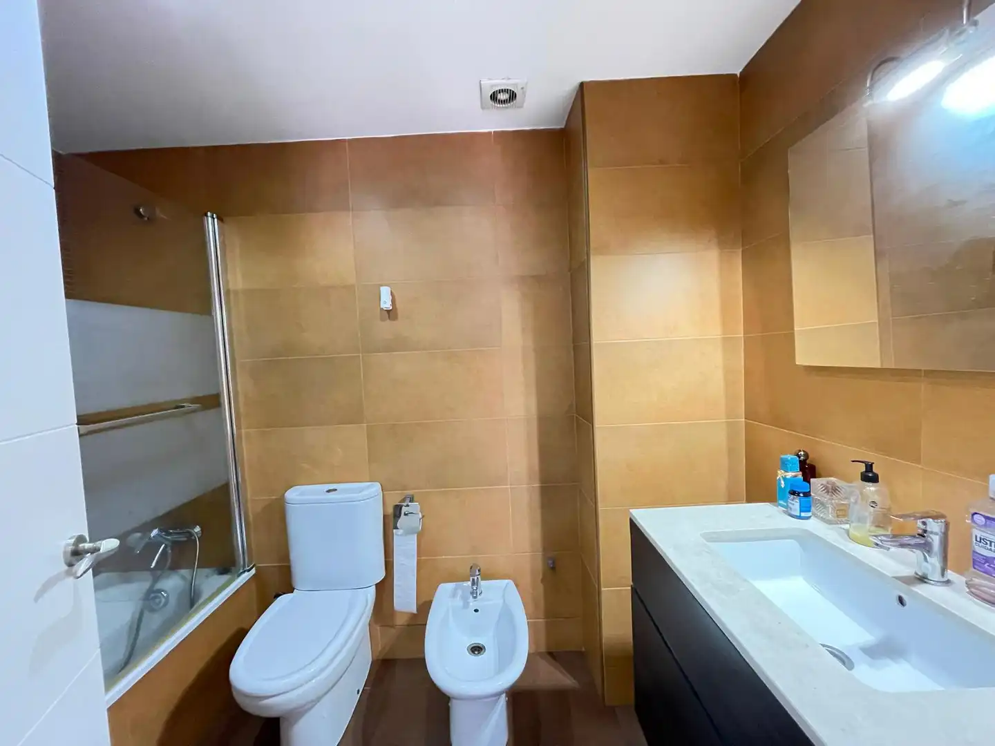 Badezimmer von Wohnung zum Verkauf in Badalona mit Klimaanlage, Heizung und Terrasse
