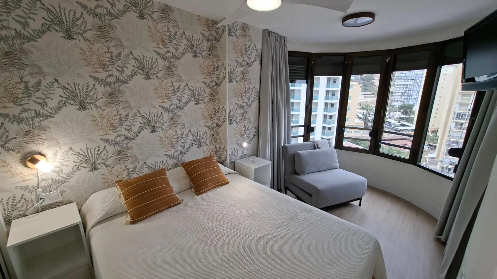 Bedroom of Apartments for sale in Benidorm  with Heating, Furnished and Community pool