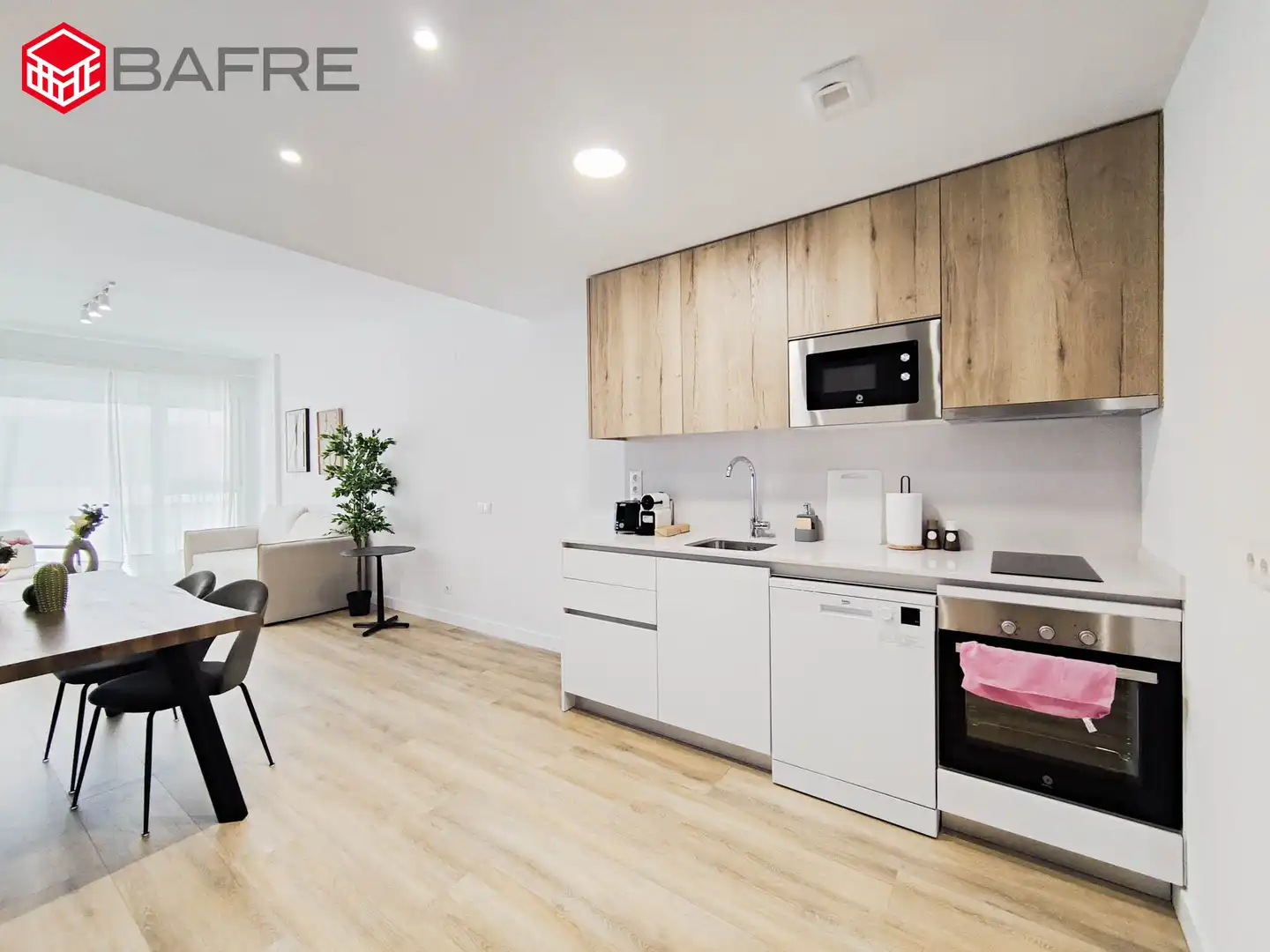 Maisonette zur Miete in Paseo de Europa, Vega de la Moraleja