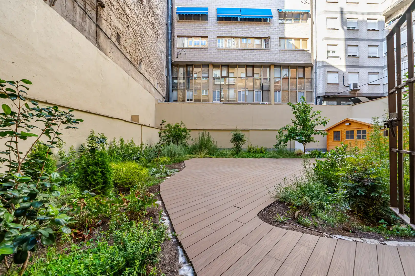Terrasse von Geschaftsraum zur Miete in Madrid mit Klimaanlage, Heizung und Alarm